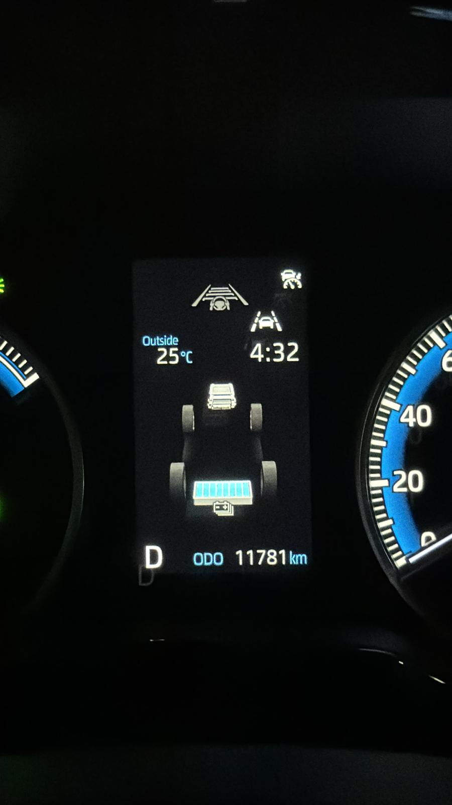 toyota-noah-r90-hybrid-fully-charged-with-surbo